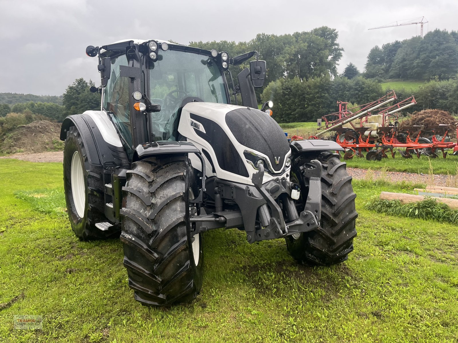 Traktor typu Valtra N175D mit Rüfa, Neumaschine v Mainburg/Wambach (Obrázek 4)