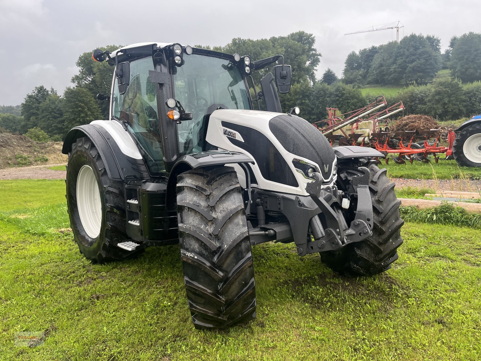 Traktor typu Valtra N175D mit Rüfa, Neumaschine v Mainburg/Wambach (Obrázek 5)