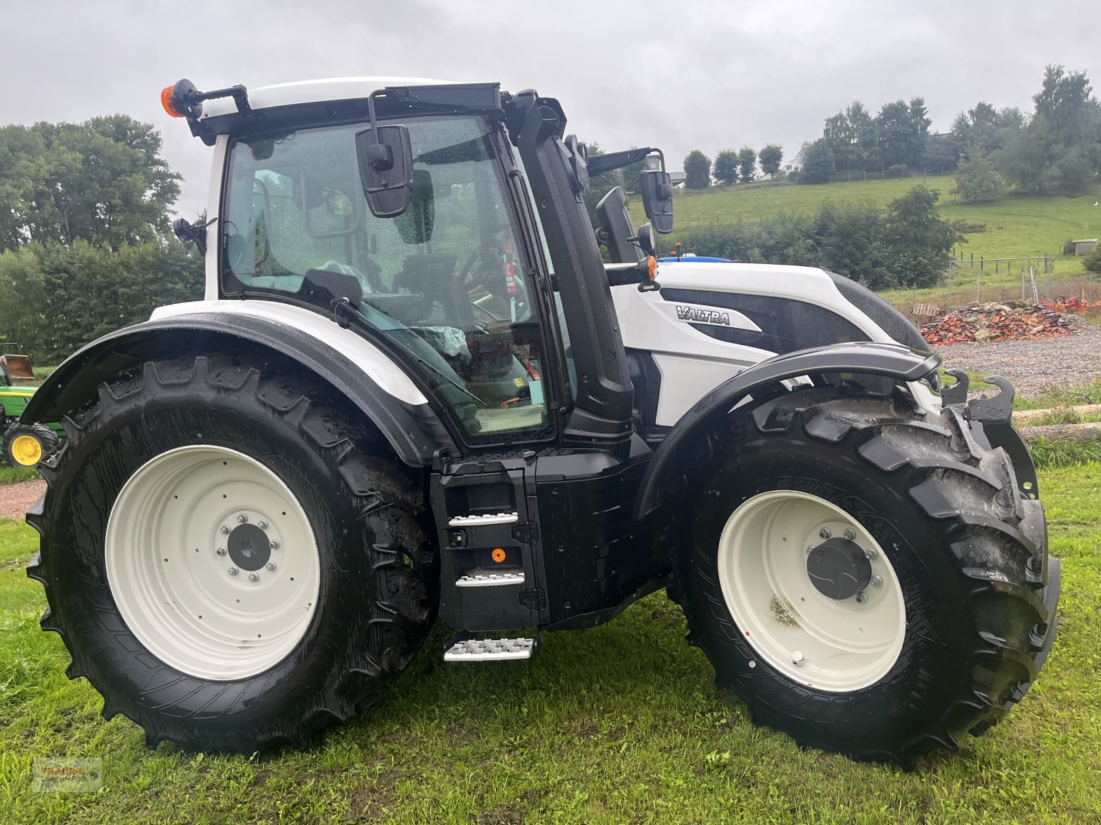 Traktor typu Valtra N175D mit Rüfa, Neumaschine v Mainburg/Wambach (Obrázek 7)