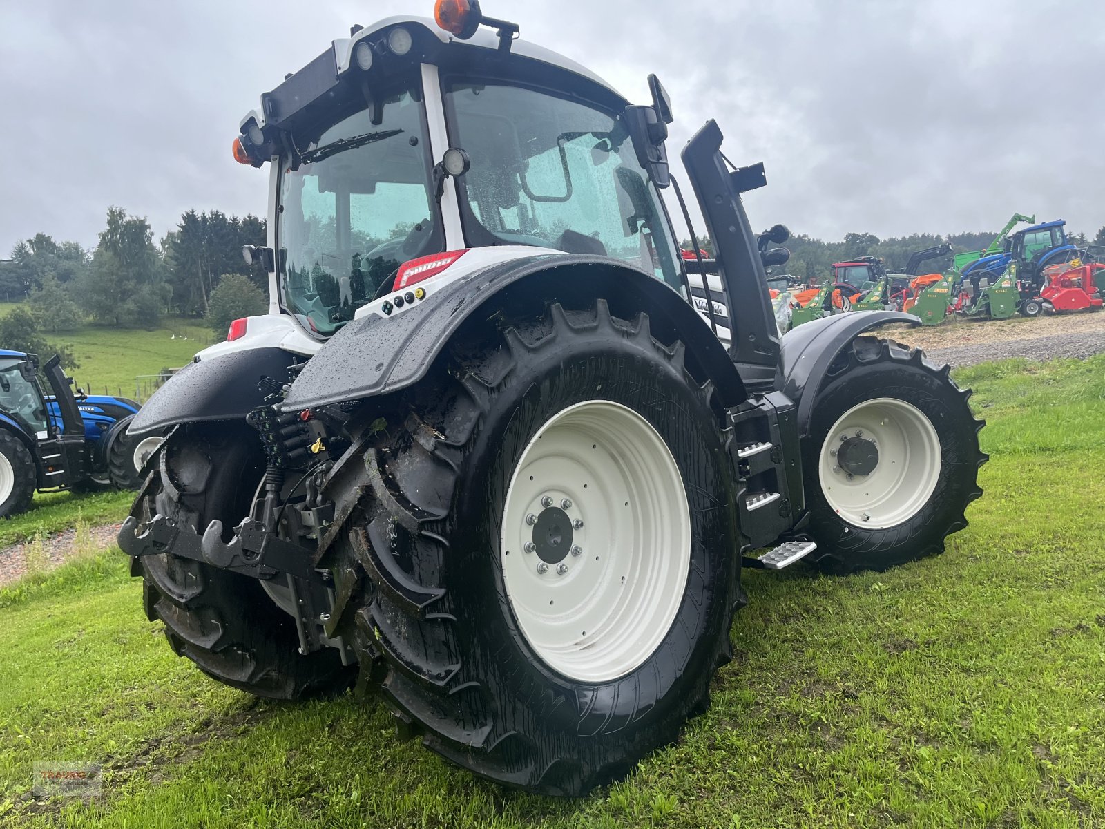 Traktor typu Valtra N175D mit Rüfa, Neumaschine v Mainburg/Wambach (Obrázek 9)