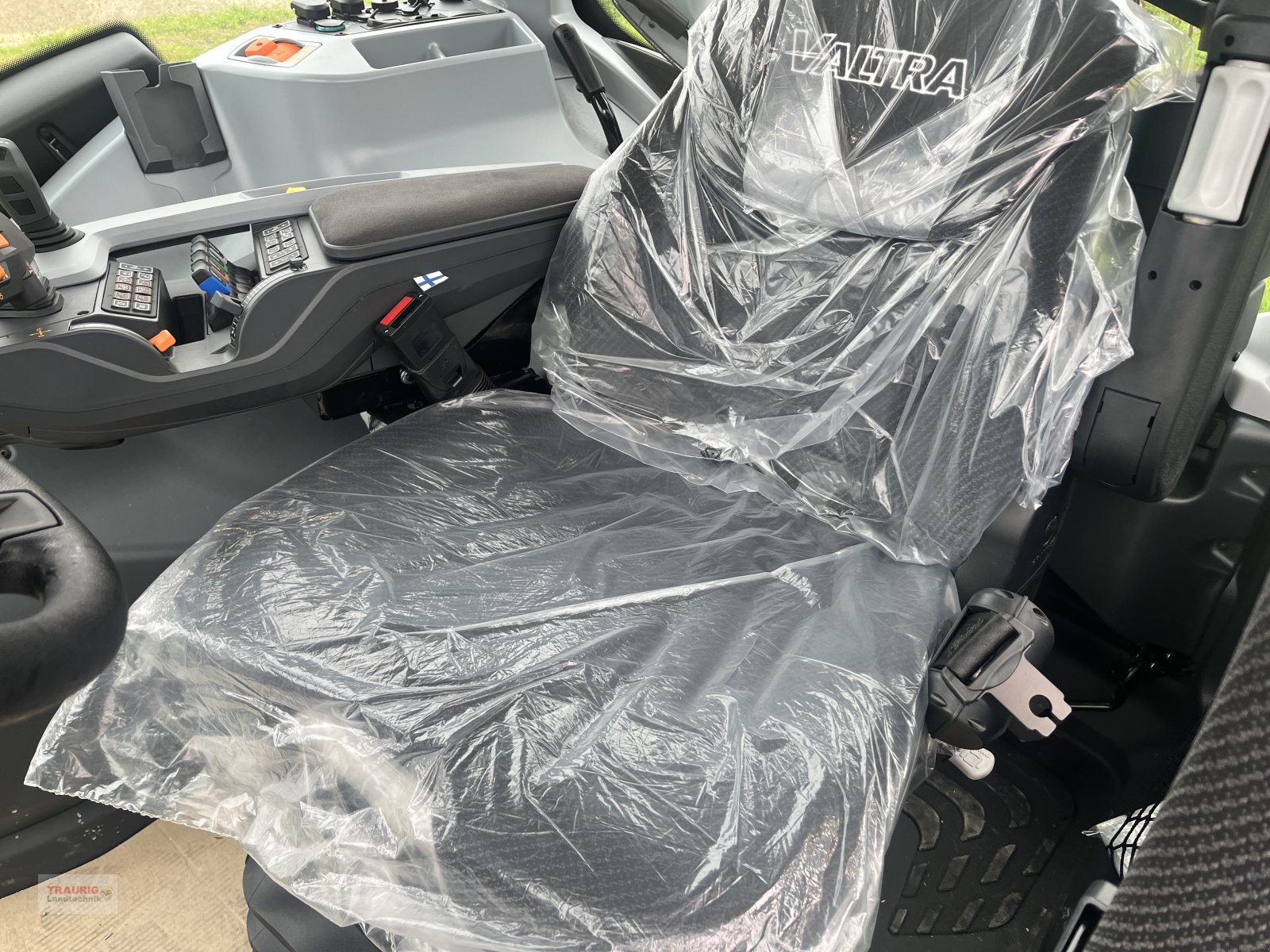 Traktor typu Valtra N175D mit Rüfa, Neumaschine v Mainburg/Wambach (Obrázek 12)