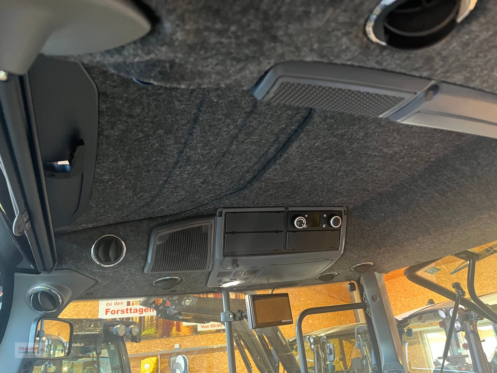 Traktor от тип Valtra N175D nit Rüfa, Neumaschine в Mainburg/Wambach (Снимка 4)