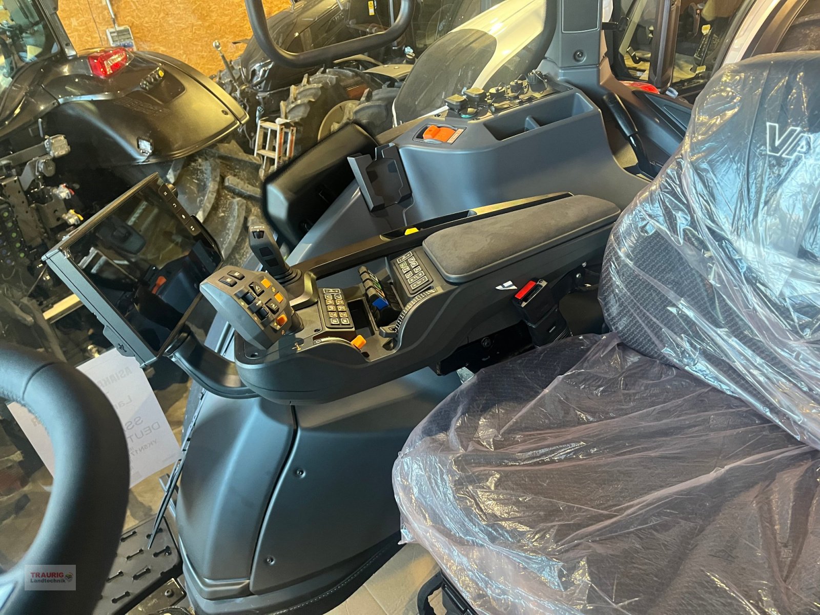 Traktor от тип Valtra N175D nit Rüfa, Neumaschine в Mainburg/Wambach (Снимка 9)