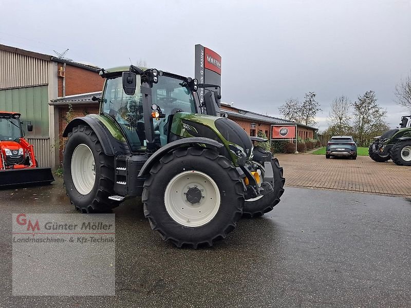 Traktor of the type Valtra N175D, Neumaschine in St. Michaelisdonn (Picture 2)