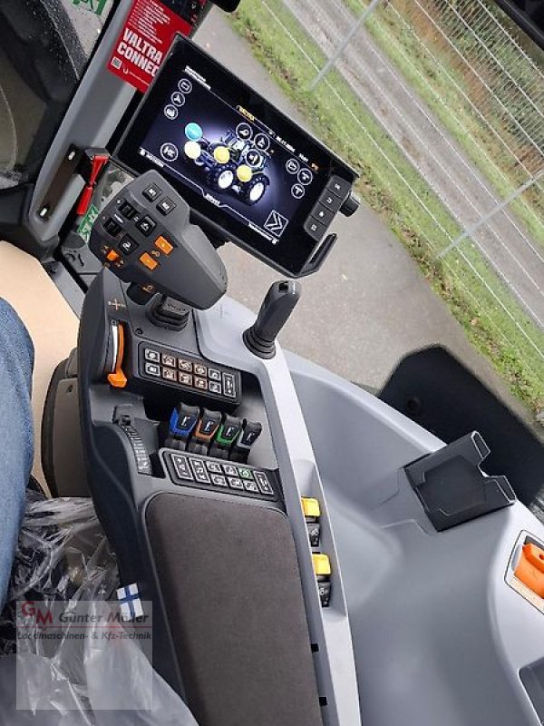 Traktor of the type Valtra N175D, Neumaschine in St. Michaelisdonn (Picture 11)