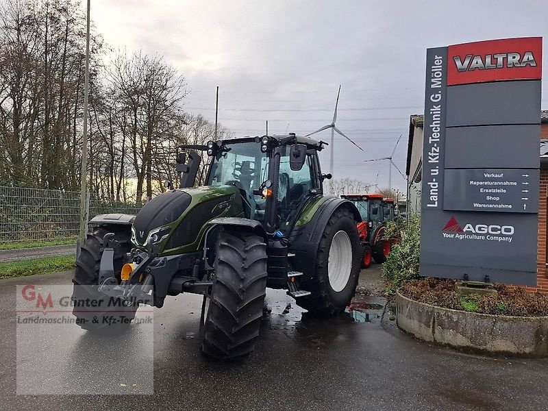Traktor of the type Valtra N175D, Neumaschine in St. Michaelisdonn (Picture 4)