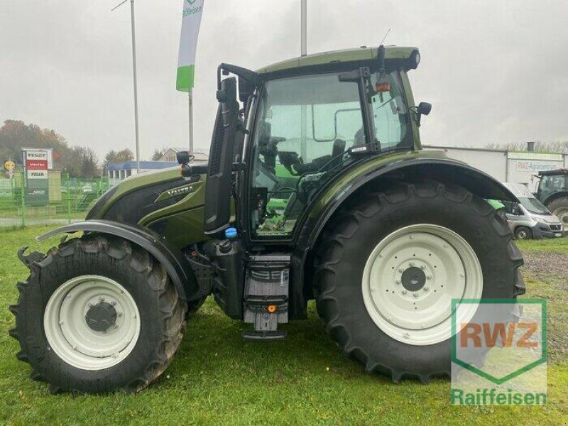 Traktor of the type Valtra N175D, Neumaschine in Kusel (Picture 1)