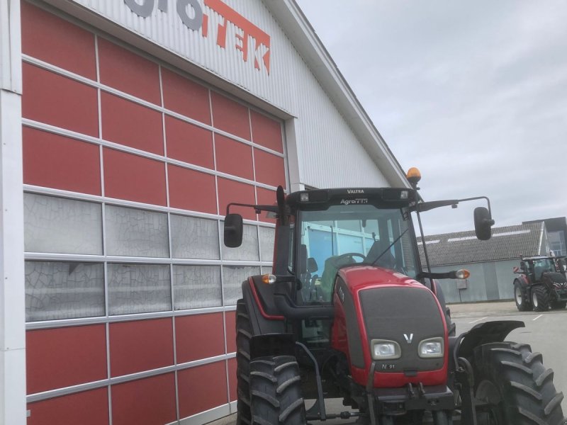 Traktor of the type Valtra n91 HiTech, Gebrauchtmaschine in Hobro