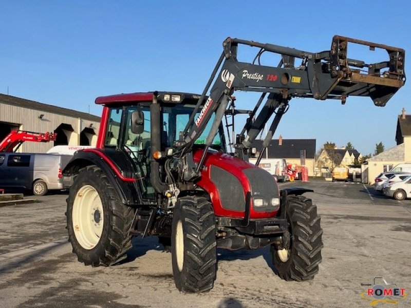 Valtra N92, Gebrauchtmaschine, Baujahr: 2010, Betriebsstunden / Hektar: 8041 (Bild 1) Traktor des Typs Valtra N92, Gebrauchtmaschine in Gennes sur glaize (Bild 1)