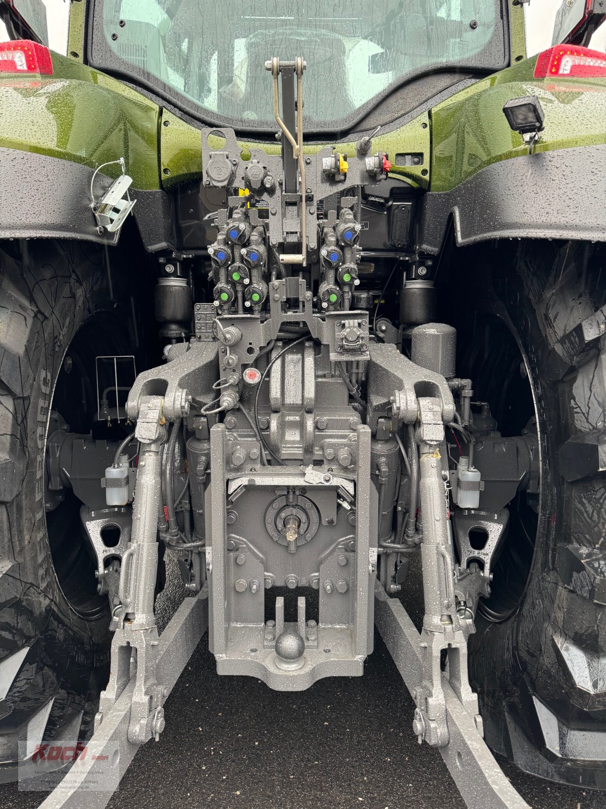 Traktor des Typs Valtra Q 245, Neumaschine in Neumarkt / Pölling (Bild 5)