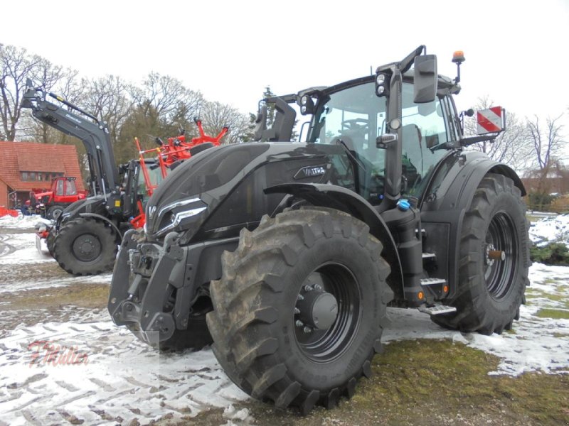 Traktor от тип Valtra Q 245, Neumaschine в Taaken (Снимка 1)