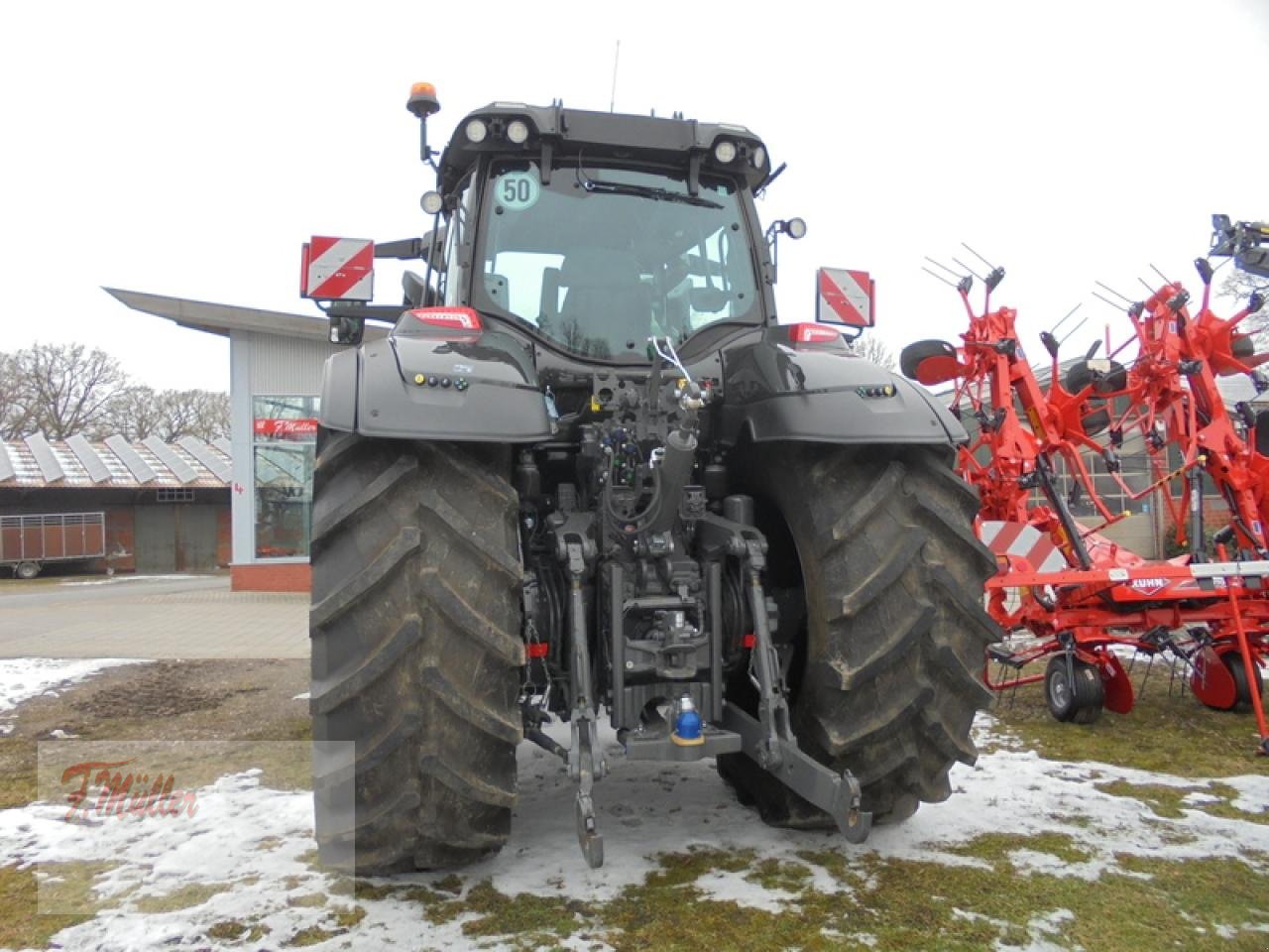 Traktor des Typs Valtra Q 245, Neumaschine in Taaken (Bild 4)