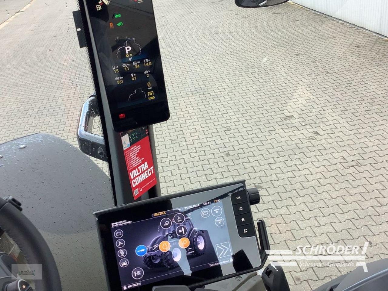 Traktor of the type Valtra Q 245, Neumaschine in Ahlerstedt (Picture 8)