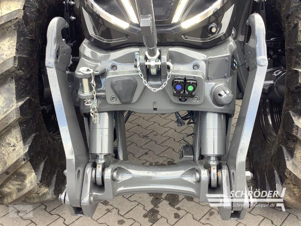 Traktor of the type Valtra Q 245, Neumaschine in Ahlerstedt (Picture 9)