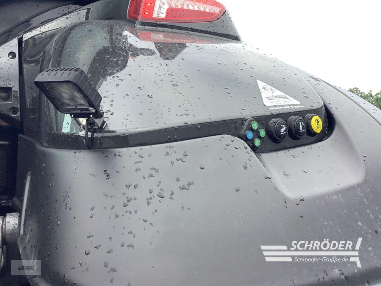 Traktor of the type Valtra Q 245, Neumaschine in Ahlerstedt (Picture 12)