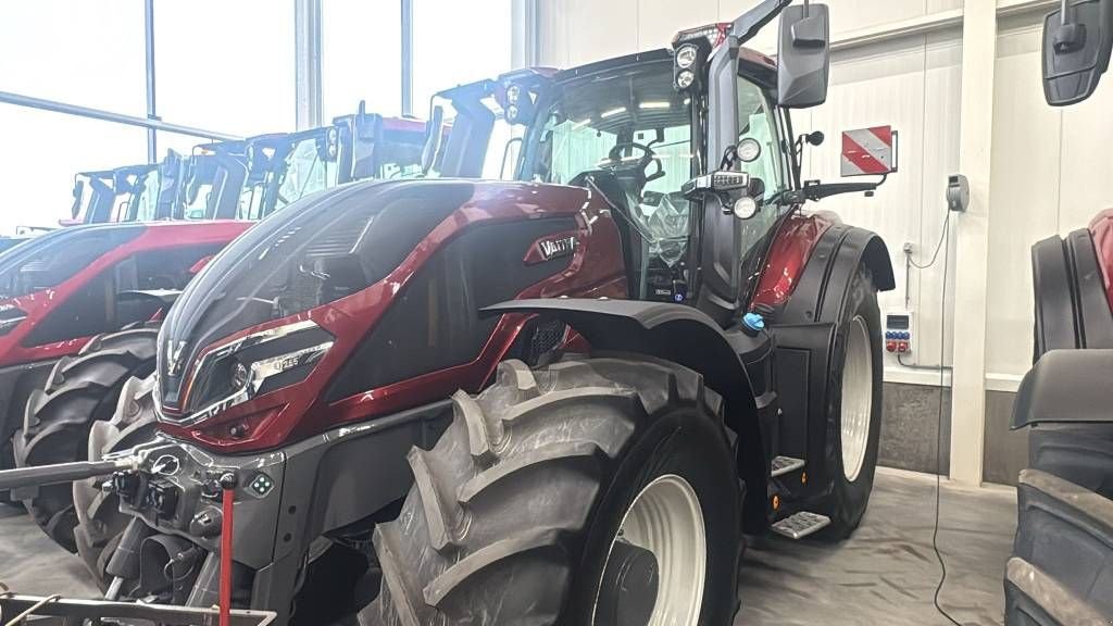 Traktor van het type Valtra Q 265, Neumaschine in Marknesse (Foto 3)