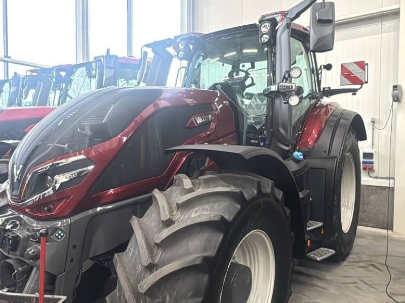 Traktor typu Valtra Q 265, Neumaschine v Marknesse
