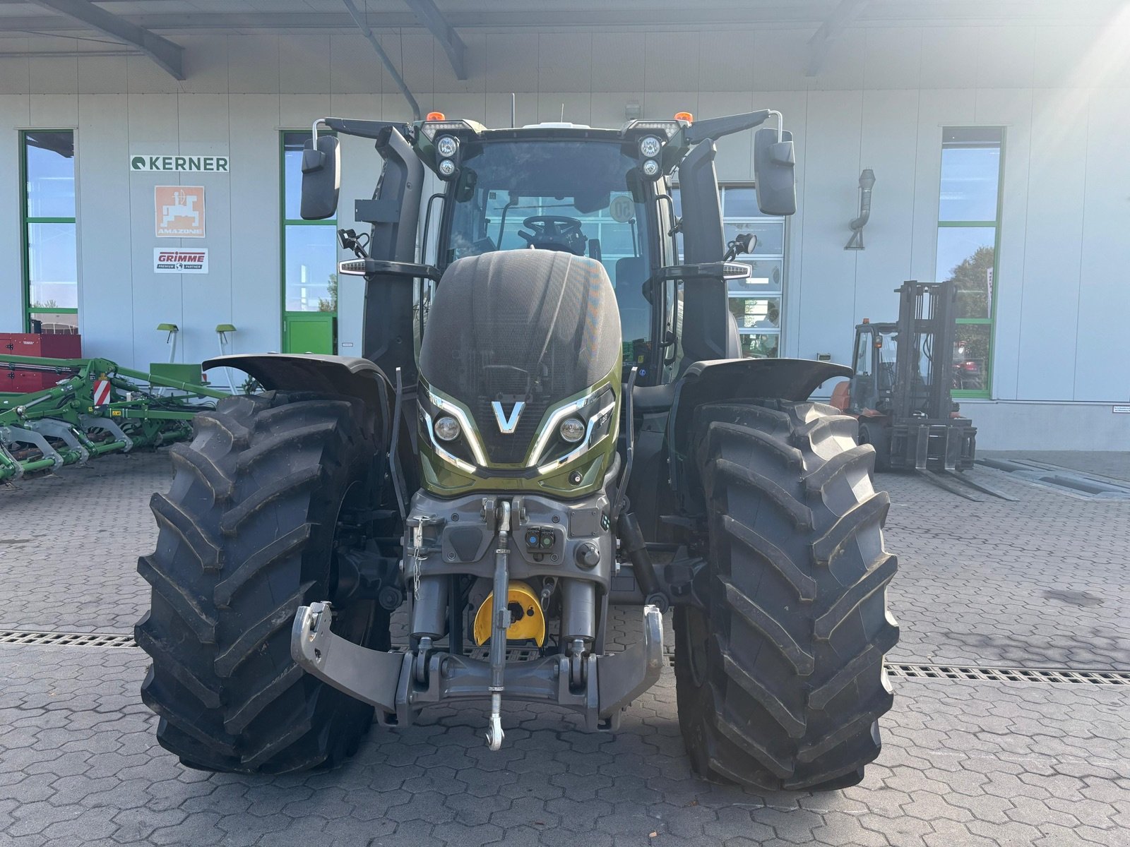 Traktor des Typs Valtra Q 265, Gebrauchtmaschine in Gadebusch (Bild 10)