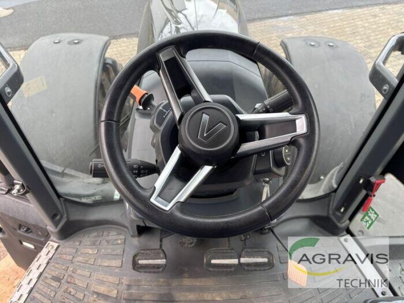 Traktor типа Valtra Q 305 1A9, Gebrauchtmaschine в Meppen (Фотография 27)