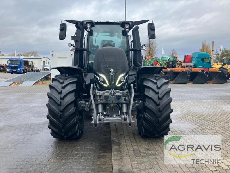 Traktor типа Valtra Q 305 1A9, Gebrauchtmaschine в Calbe / Saale (Фотография 9)