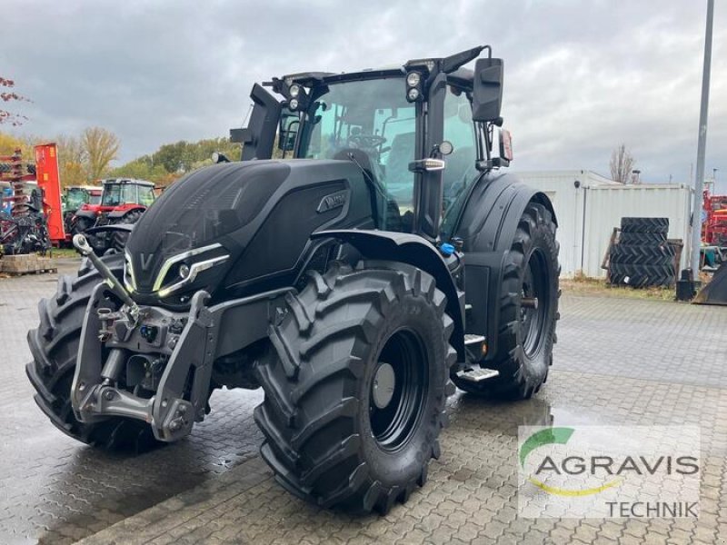Traktor типа Valtra Q 305 1A9, Gebrauchtmaschine в Calbe / Saale (Фотография 1)