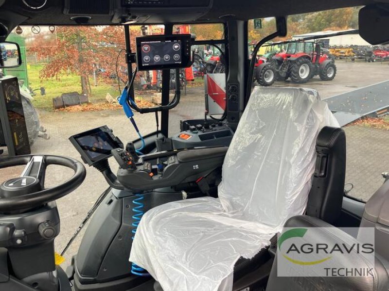 Traktor типа Valtra Q 305 1A9, Gebrauchtmaschine в Calbe / Saale (Фотография 10)