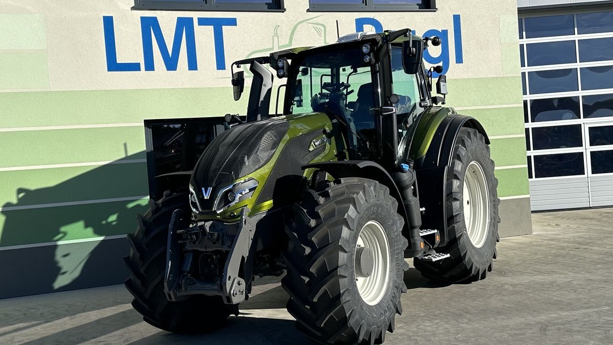 Traktor des Typs Valtra Q 305 mit Rüfa, Gebrauchtmaschine in Hürm (Bild 2)