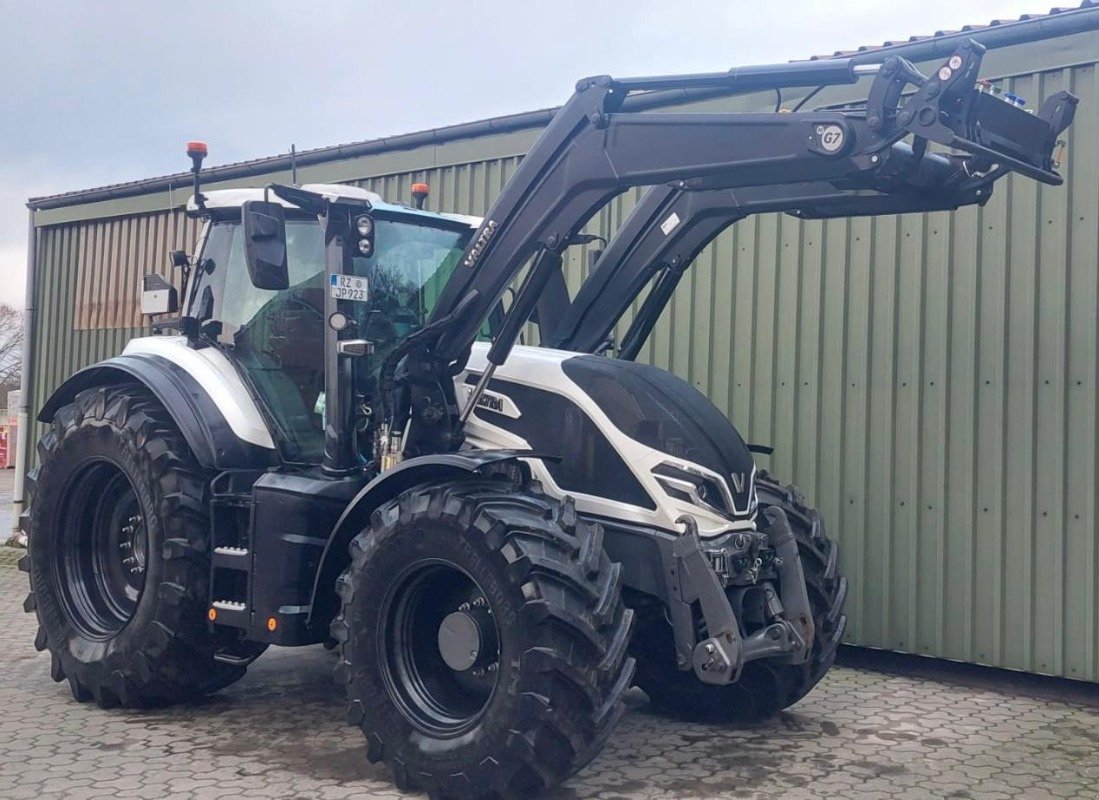 Traktor des Typs Valtra Q 305 Vollausstattung, Gebrauchtmaschine in Elmenhorst-Lanken (Bild 2)