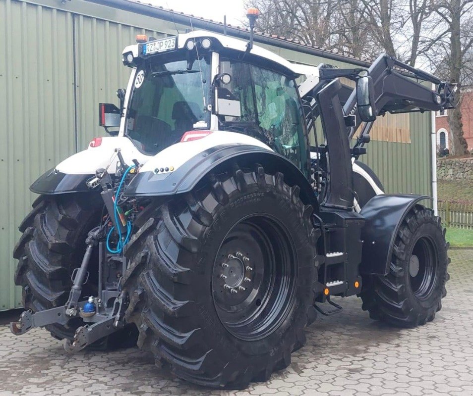 Traktor des Typs Valtra Q 305 Vollausstattung, Gebrauchtmaschine in Elmenhorst-Lanken (Bild 5)