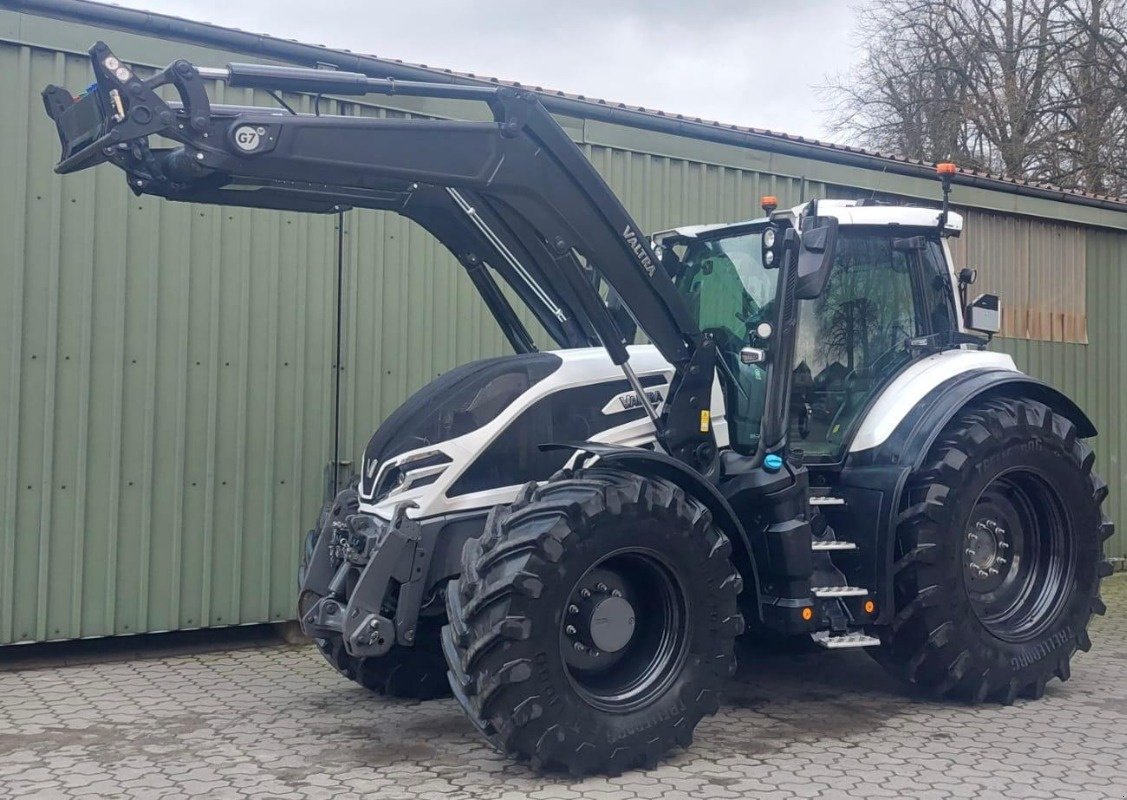 Traktor des Typs Valtra Q 305 Vollausstattung, Gebrauchtmaschine in Elmenhorst-Lanken (Bild 1)