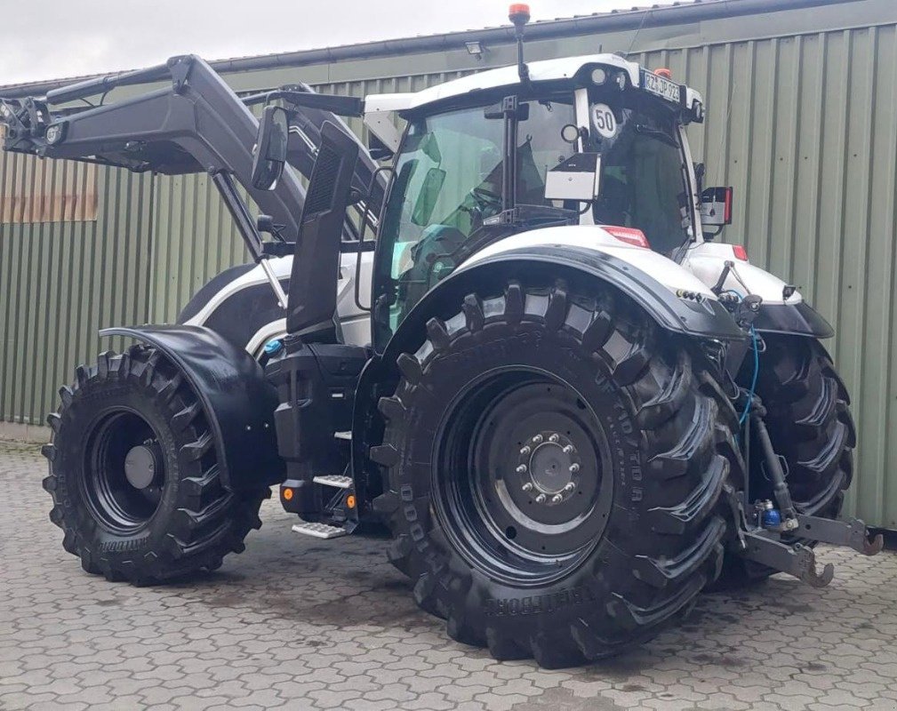 Traktor des Typs Valtra Q 305 Vollausstattung, Gebrauchtmaschine in Elmenhorst-Lanken (Bild 7)