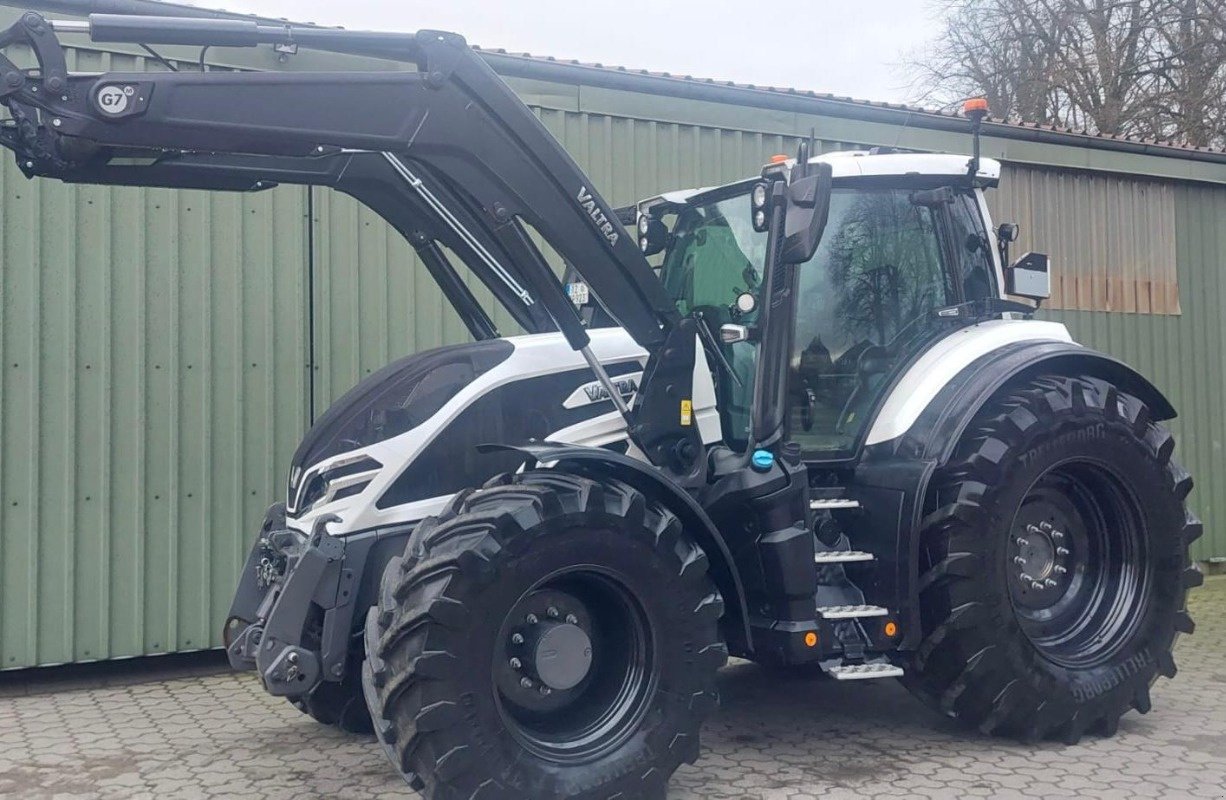 Traktor des Typs Valtra Q 305 Vollausstattung, Gebrauchtmaschine in Elmenhorst-Lanken (Bild 3)
