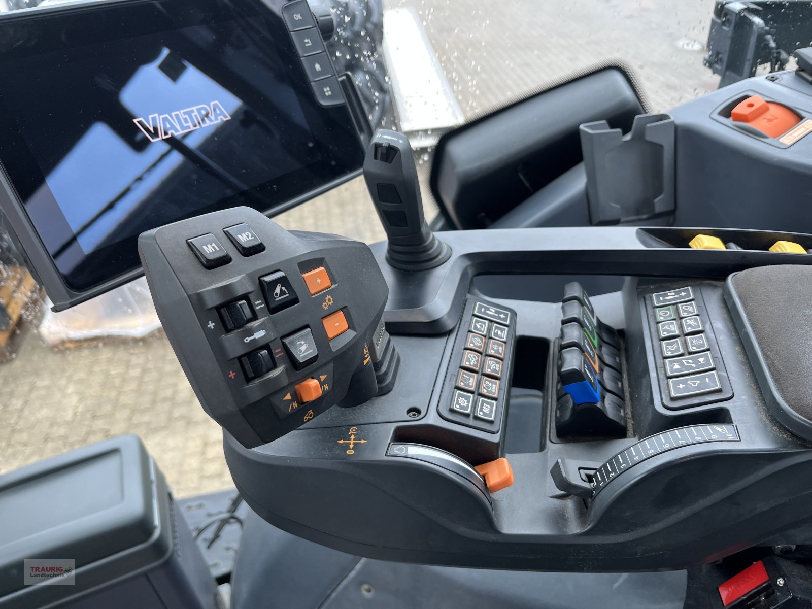 Traktor typu Valtra Q 305 Vorführschlepper, Neumaschine v Mainburg/Wambach (Obrázek 11)