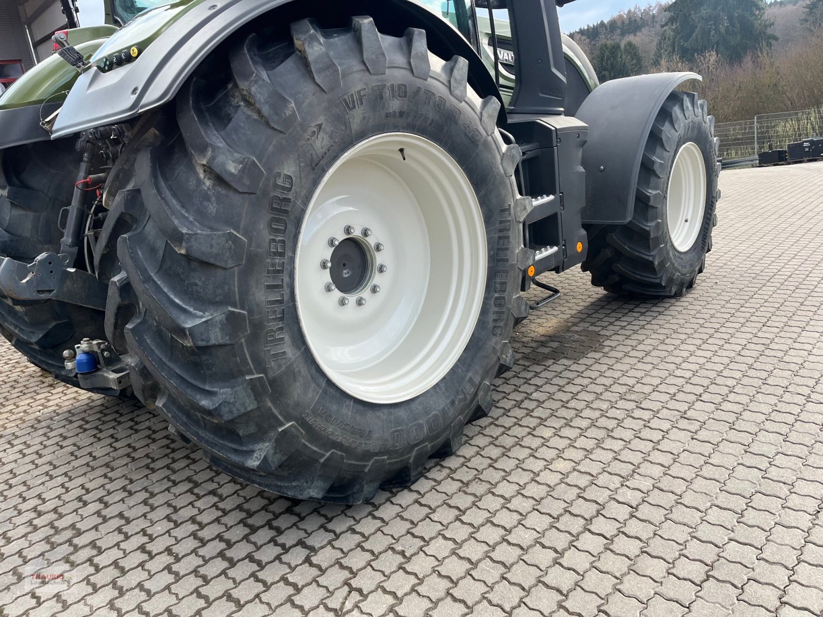 Traktor от тип Valtra Q 305 Vorführschlepper, Gebrauchtmaschine в Mainburg/Wambach (Снимка 3)