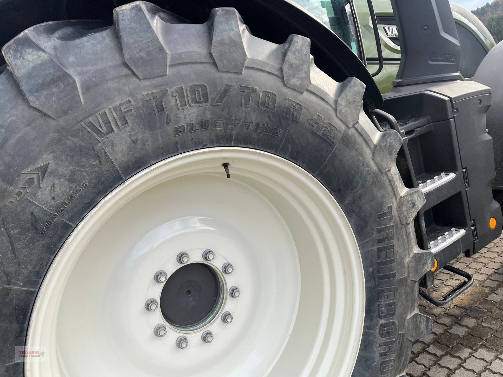 Traktor от тип Valtra Q 305 Vorführschlepper, Gebrauchtmaschine в Mainburg/Wambach (Снимка 4)