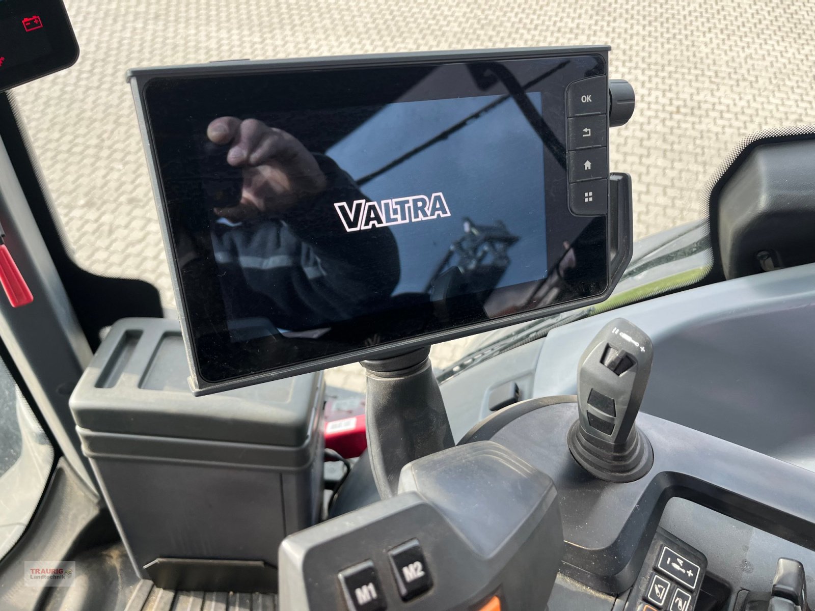 Traktor от тип Valtra Q 305 Vorführschlepper, Gebrauchtmaschine в Mainburg/Wambach (Снимка 13)