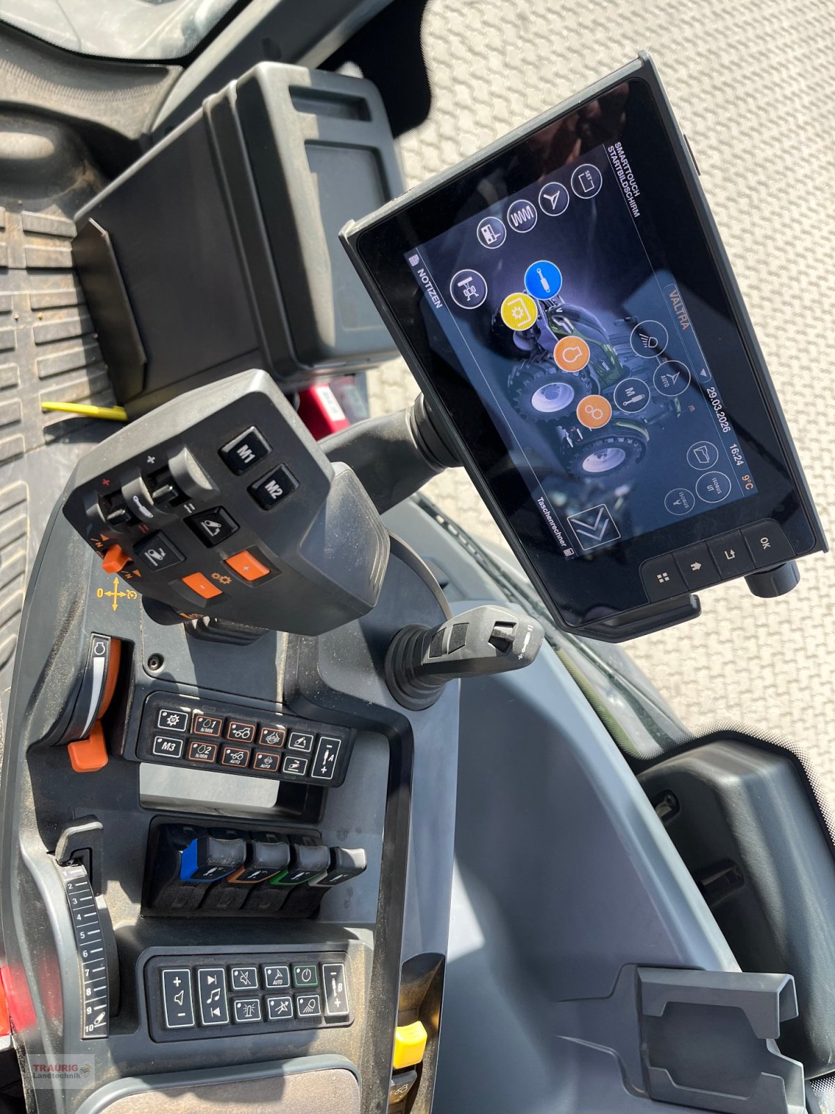 Traktor от тип Valtra Q 305 Vorführschlepper, Gebrauchtmaschine в Mainburg/Wambach (Снимка 16)