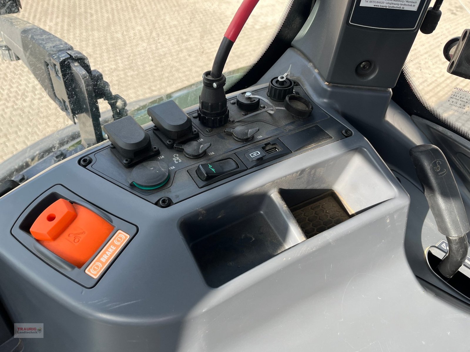 Traktor от тип Valtra Q 305 Vorführschlepper, Gebrauchtmaschine в Mainburg/Wambach (Снимка 17)