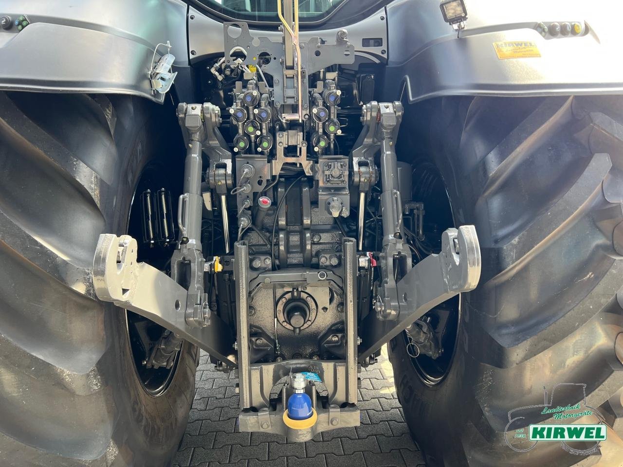 Traktor of the type Valtra Q 305, Neumaschine in Blankenheim (Picture 7)