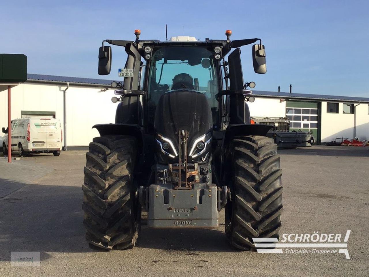 Traktor des Typs Valtra Q 305, Neumaschine in Penzlin (Bild 4)