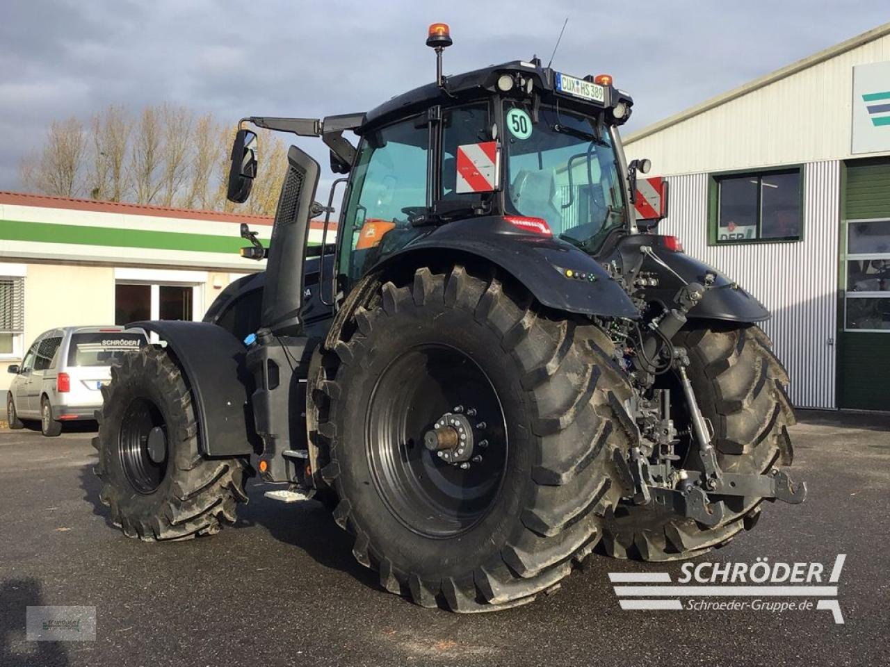Traktor of the type Valtra Q 305, Neumaschine in Penzlin (Picture 3)