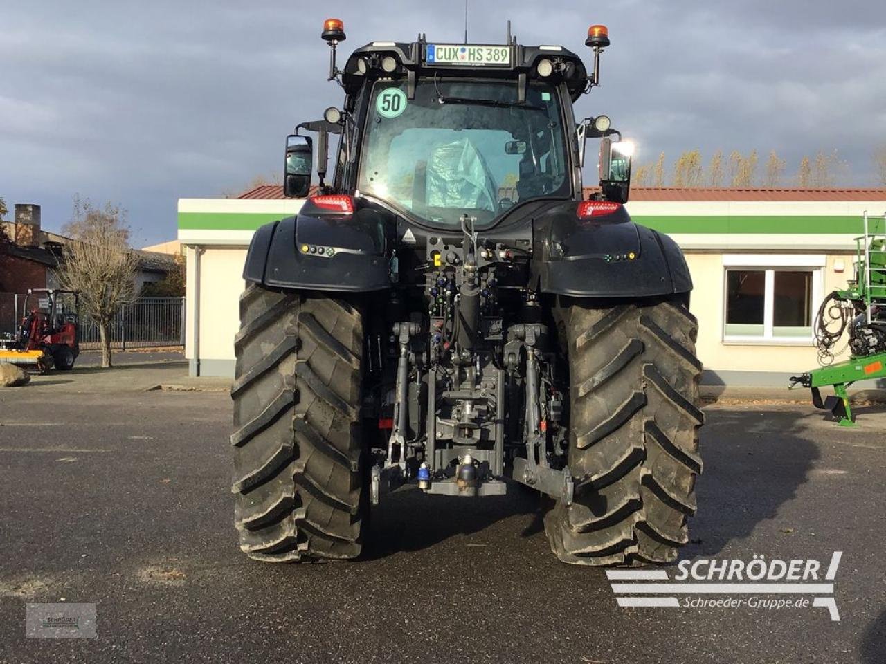 Traktor of the type Valtra Q 305, Neumaschine in Penzlin (Picture 4)