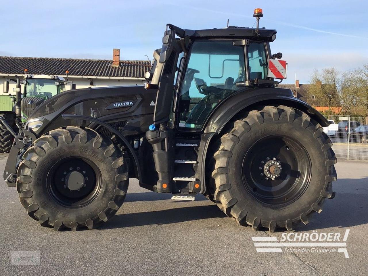 Traktor Türe ait Valtra Q 305, Neumaschine içinde Penzlin (resim 14)