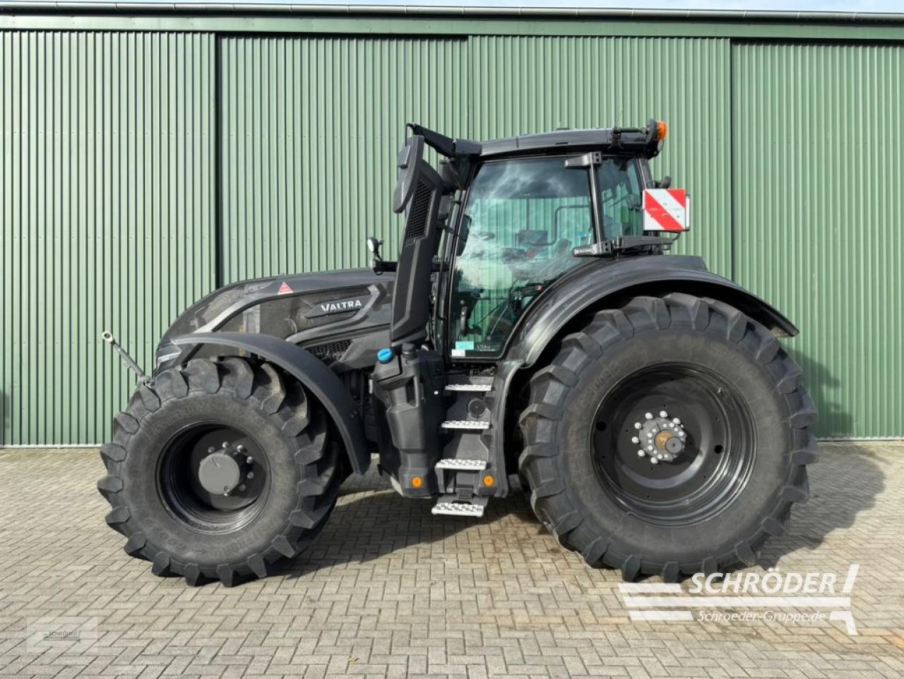 Traktor des Typs Valtra Q 305, Neumaschine in Lastrup (Bild 3)