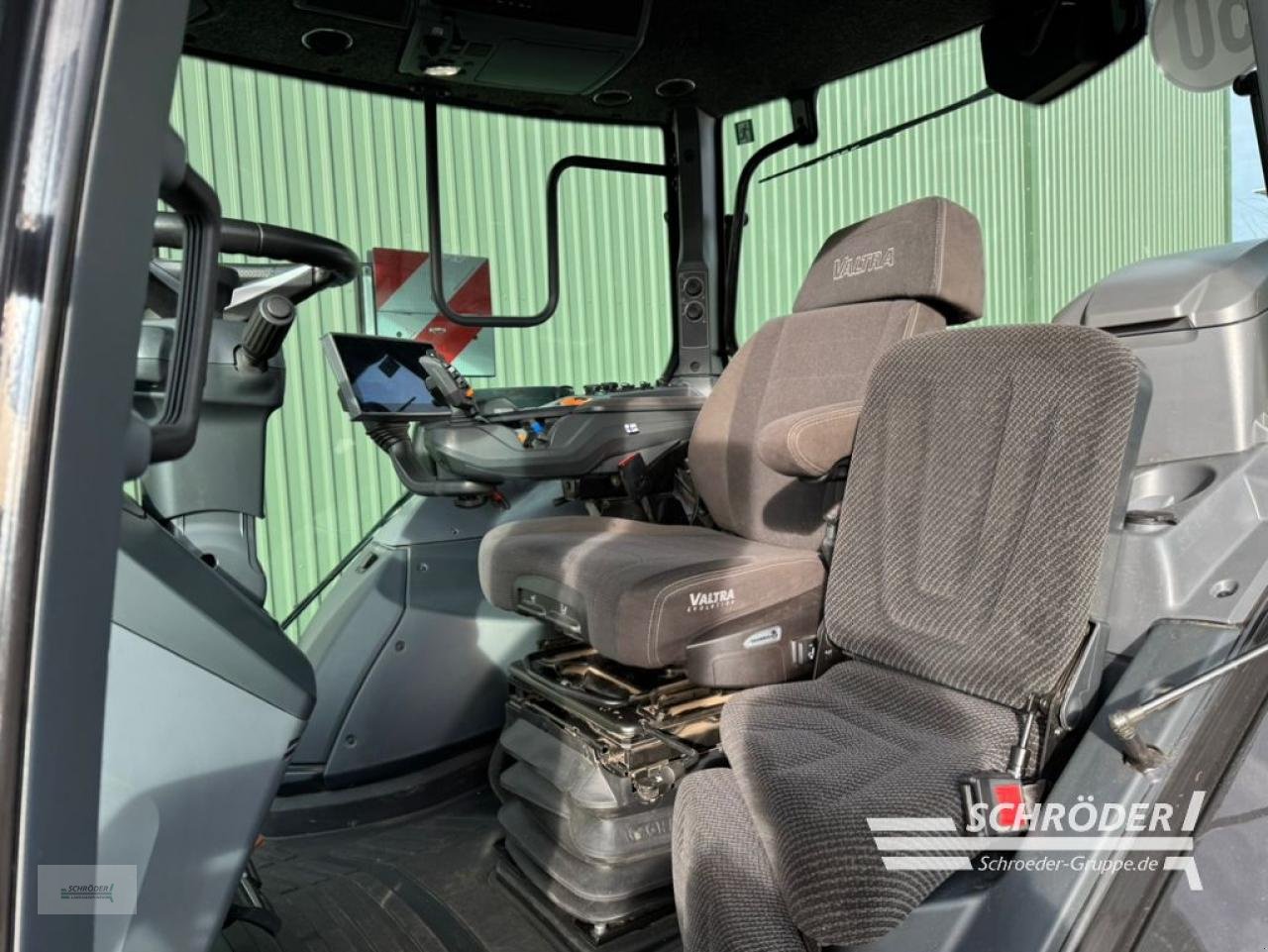 Traktor des Typs Valtra Q 305, Neumaschine in Lastrup (Bild 15)