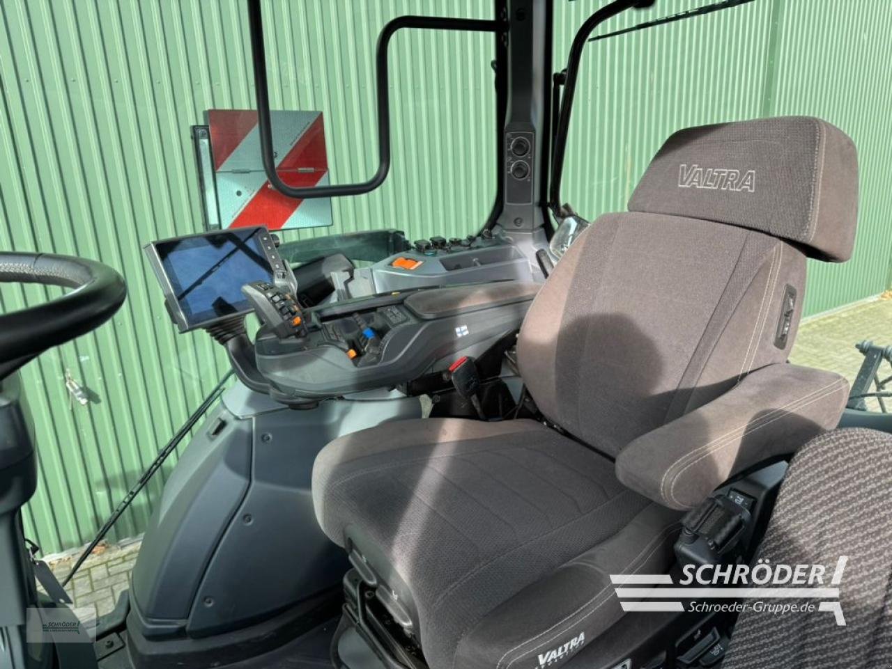 Traktor des Typs Valtra Q 305, Neumaschine in Lastrup (Bild 17)