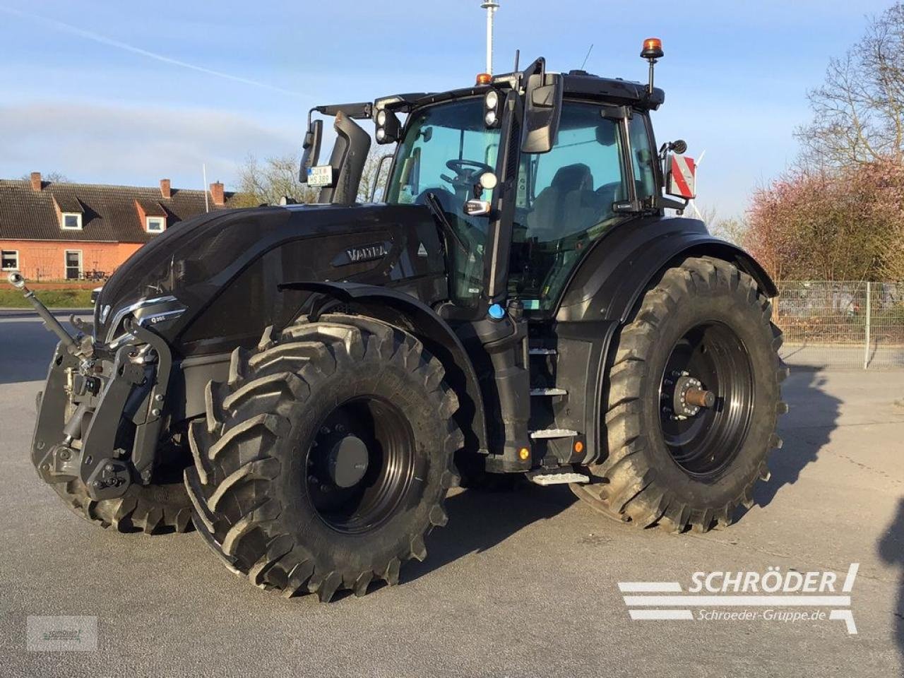 Traktor του τύπου Valtra Q 305, Neumaschine σε Penzlin (Φωτογραφία 1)