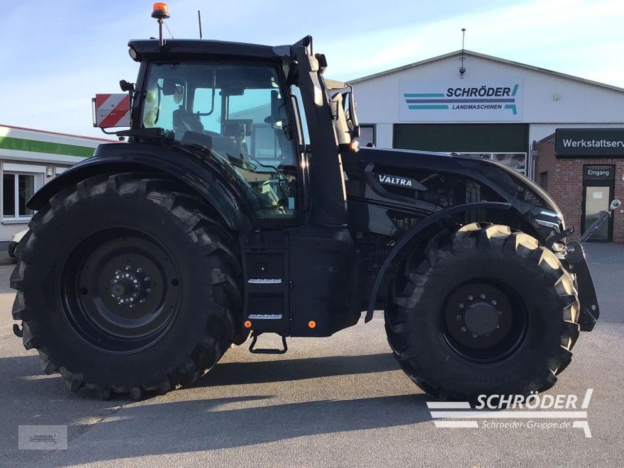 Traktor του τύπου Valtra Q 305, Neumaschine σε Penzlin (Φωτογραφία 2)