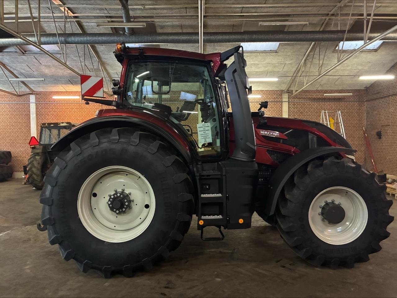 Traktor typu Valtra Q245 1A9, Gebrauchtmaschine w Skanderborg (Zdjęcie 5)