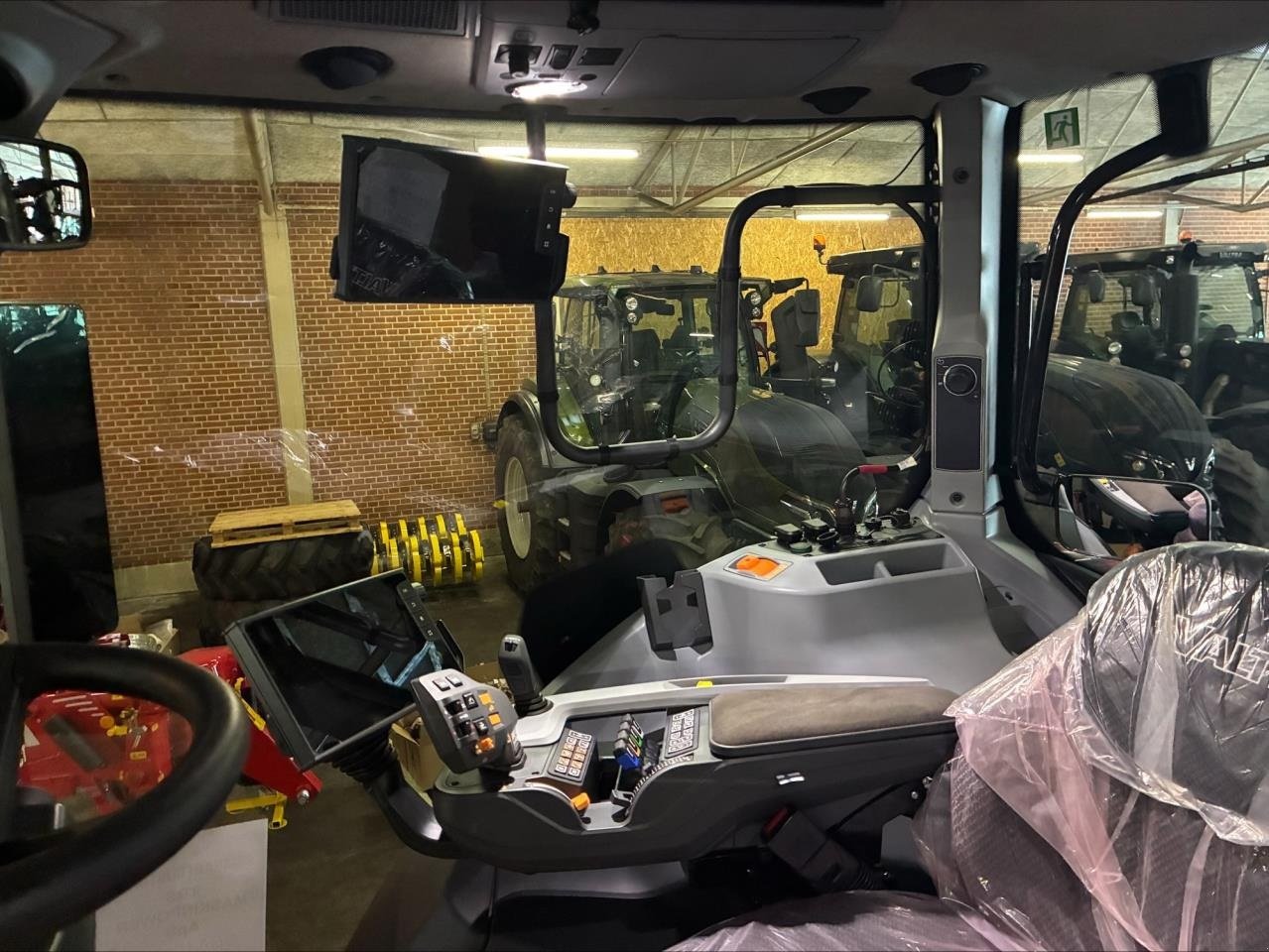 Traktor typu Valtra Q245 1A9, Gebrauchtmaschine w Skanderborg (Zdjęcie 3)